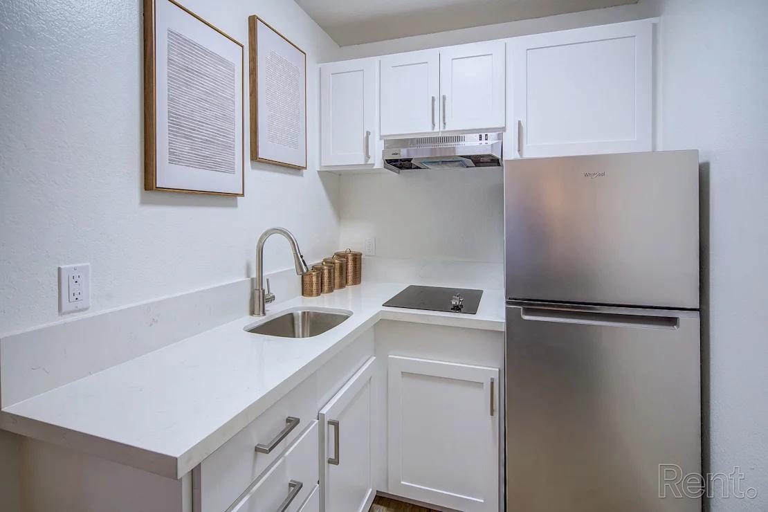 The Laurel at Mountain View (55+) photo 2